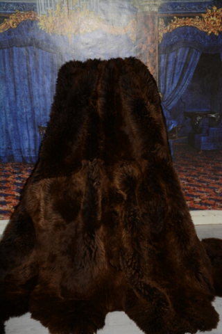 XXXL Riesen-Lammfellteppich Braun | 250 x 220 cm aus 8 Fellen